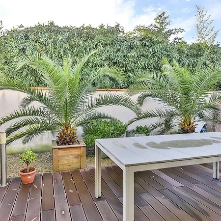Maison Contemporaine Avec Terrasse, 6 Couchages, Centre-ville - Fr-1-877-42 *